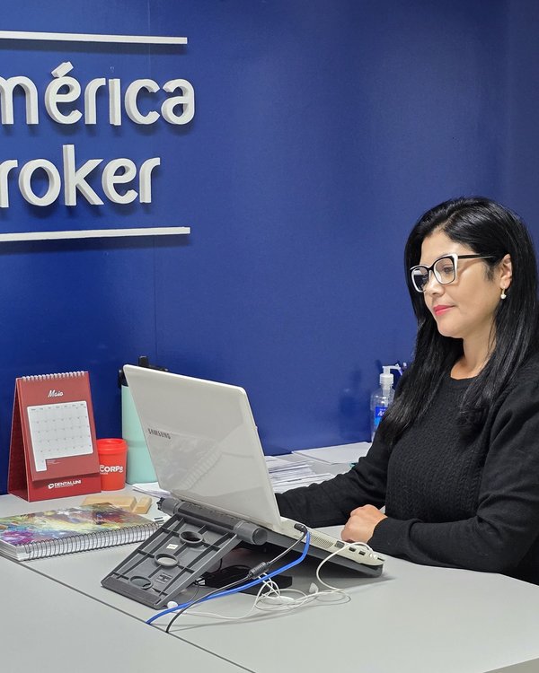 Jaqueline Figueiro, especialista em planos de saúde em Curitiba